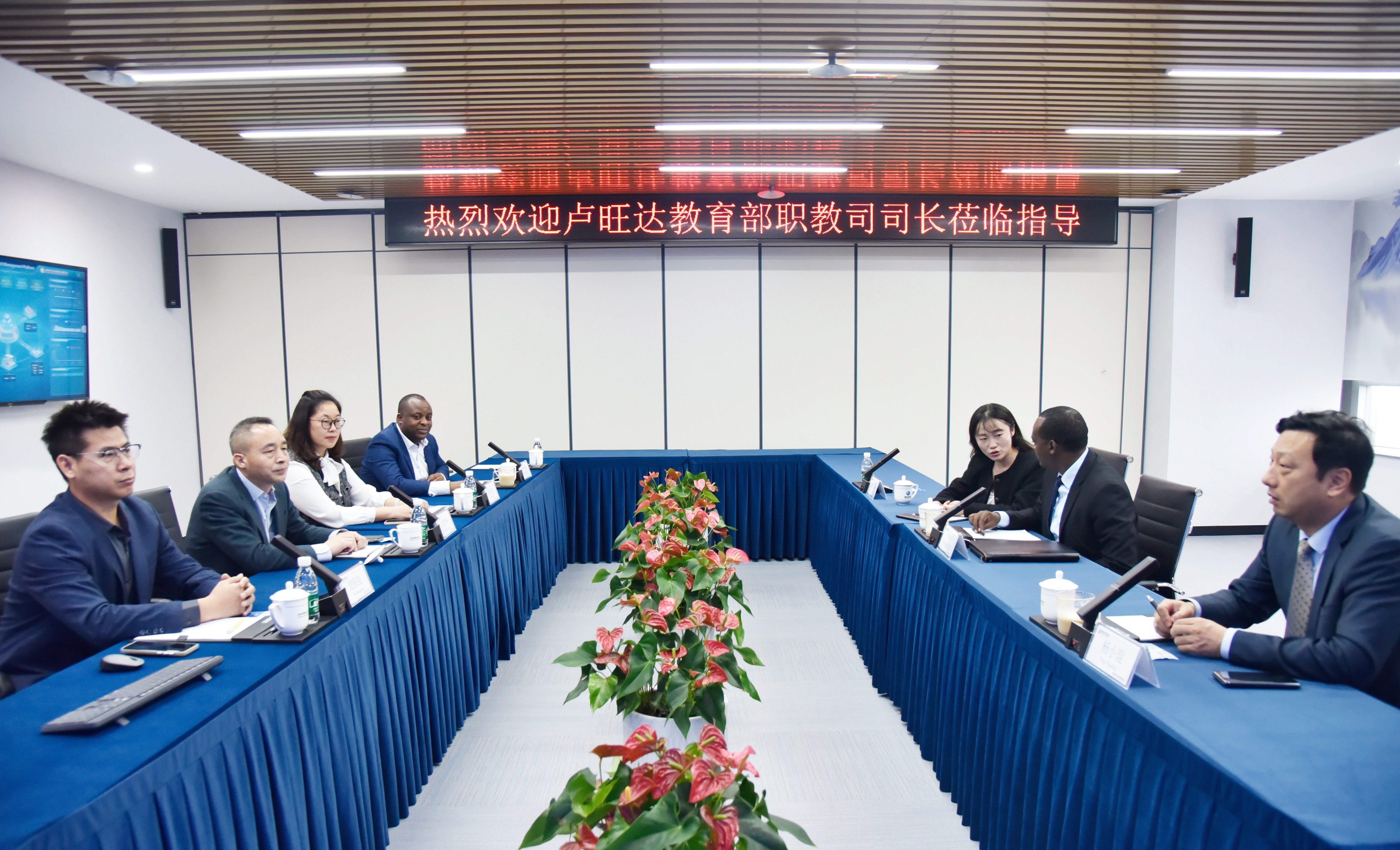 盧旺達(dá)職教委總干事到訪恒華科技 共繪中非職教合作藍(lán)圖 title=